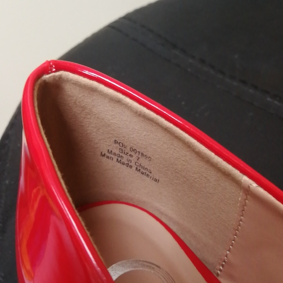 New red flats size 7 - Picture 4 of 7